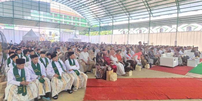 Suasana acara wisuda para penghafal Quran MTs dan SMP Unggulan Berbasis Pesantren (BP) di Student Centre Pondok Pesantren Amanatul Ummah Pacet Mojokerto Jawa Timur, Sabtu (16/5/2026). Foto: MMA/bangsaonline