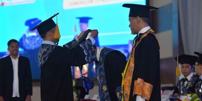 utm-kukuhkan-2-guru-besar-baru-dari-feb-dan-fakultas-teknik