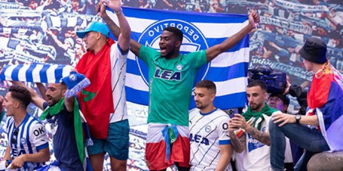 Pemain Alaves merayakan keberhasilan lolos ke La Liga 2023/2024. 