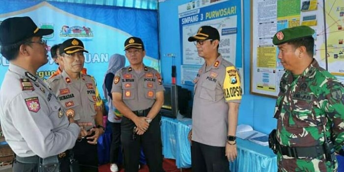 Kapolres Pasuruan AKBP Rizal Martomo dan Kasatlantas Polres Pasuruan AKP Eko Iskandar saat menerima kunjungan Tim Supervisi Korlantas Mabes Polri.