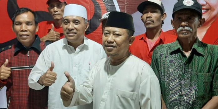 Achmad Wahyuddin atau dikenal dengan nama Wahyuddin Husein, mantan Ketua DPC PKB Kota Surabaya mendaftar sebagai Calon Wakil Wali Kota dari PDI Perjuangan.