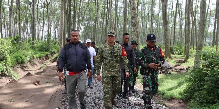 dansatgas-tmmd-kediri-tinjau-progres-pembangunan-di-desa-gadungan