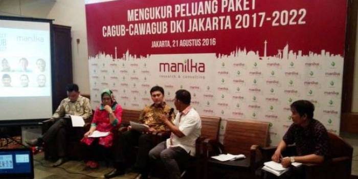 Managing Director Manilka Herzaky Mahendra Putra saat memaparkan hasil survei tentang Pilgub DKI, Ahad (21/8/2016). foto: detik.com