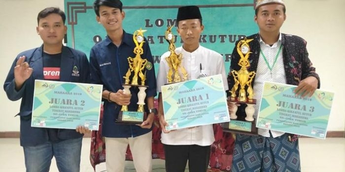 Para juara lomba baca kitab kuning (fathul qorib) yang digelar mahasiswa Fakultas Keislaman Dzikr N Fikr Universitas Trunojoyo Madura (UTM).