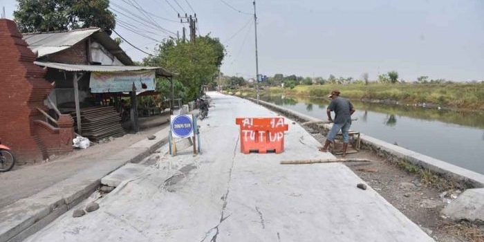 Proyek betonisasi ruas jalan di Tulangan-Durungbedug, Sidoarjo. Foto: Ist