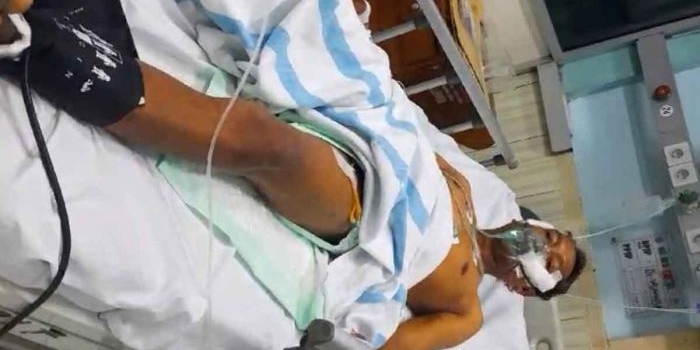 Warga Binaan Liponsos Keputih Surabaya, Aris Wahyuwono (50) yang menjadi korban pembacokan saat berada di RSUD Dr. Soetomo.
