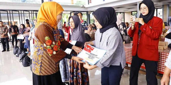 anggaran-bansos-ditambah-gubernur-khofifah-pastikan-perlindungan-sosial-untuk-masyarakat-rentan