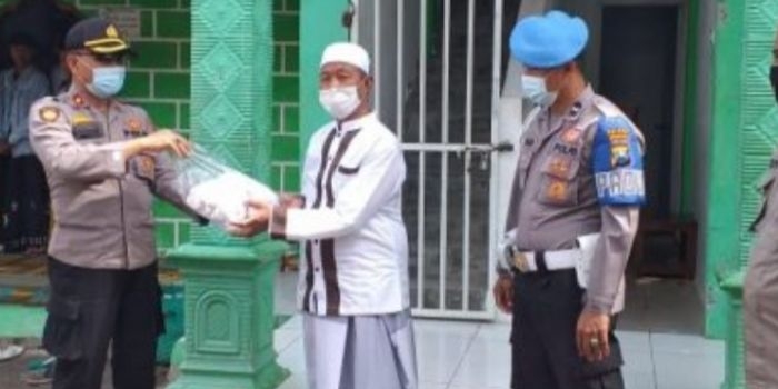 Kapolres Probolinggo Kota, AKBP RM Jauhari  di Ponpes Assuniyah Nurul Hidayah Kelurahan Jrebeng Kidul Kecamatan Wonoasih Kota Probolinggo, Sabtu (6/11). foto: ist.