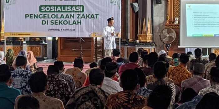 Penyerahan SK UPZ di Masjid Agung Baitul Mukminin Jombang.