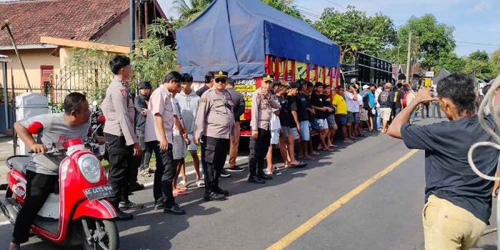 aksi-tolak-odol-di-blitar-ricuh-polisi-temukan-sajam-miras-hingga-sopir-positif-narkoba