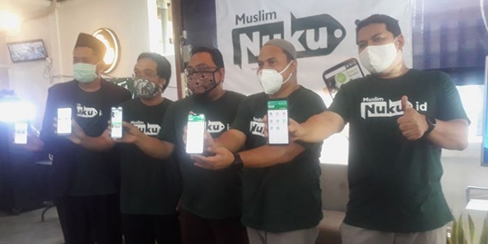 Para santri yang tergabung dalam Komunitas digital NU Hub Digital Valley meluncurkan aplikasi Muslim NUKU.id. (foto: DIDI ROSADI/ BANGSAONLINE)