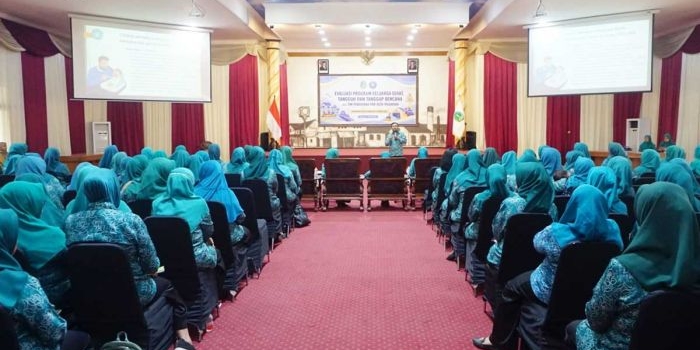 Evaluasi GKSTTB atau Gerakan Keluarga Sehat Tangguh Tanggap Bencana di Gedung Gradhika, Kota Pasuruan.