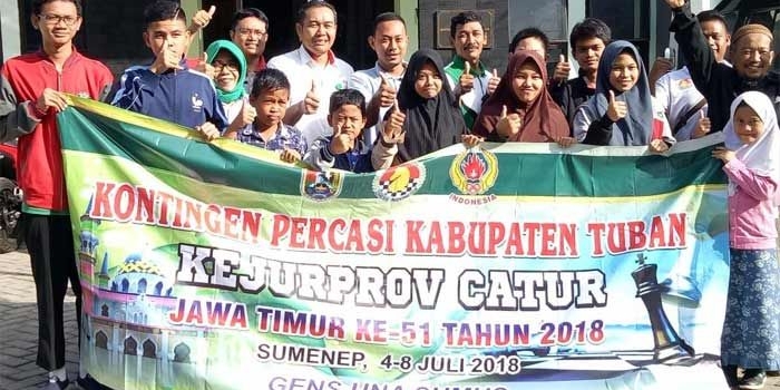 Kontingen Percasi Tuban foto bersama sebelum berangkat ke Sumenep mengikuti Kejurprov.