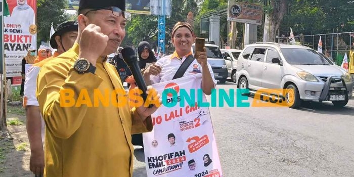 Ketua DPD PKS Kabupaten Kediri, Marenda Darwis, saat berorasi. Foto: MUJI HARJITA/BANGSAONLINE