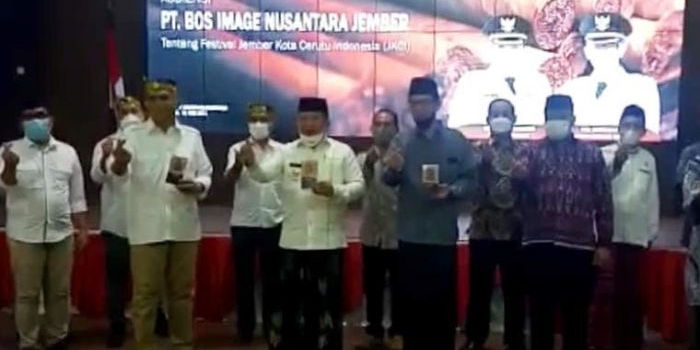 Pemkab Jember akan berkolaborasi dengan pengusaha cerutu yang sudah go international, yakni Boss Image Nusantara (BIN) Cigar, untuk mewujudkan Jember Kota Cerutu Indonesia.