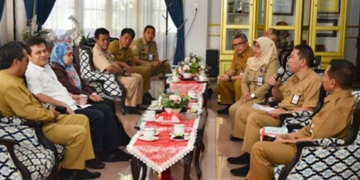 Sekdakab Malang saat memimpin rapat terbatas para kepala OPD.