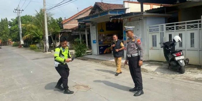 diduga-kurang-konsentrasi-pelajar-di-kemlagi-mojokerto-tabrak-penyebrang-jalan-hingga-tewas