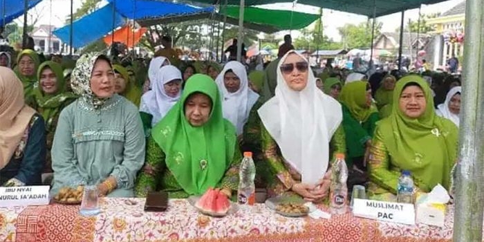 dua-srikadi-bacabup-bojonegoro-hadir-bersamaan-di-acara-muslimat-netizen-adem