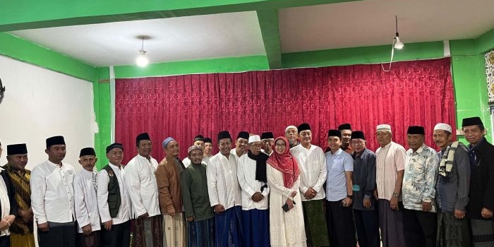 Pertemuan ratusan kyai NU dan Muhammadiyah memberikan dukungan kepada Paslon Bupati dak Wakil Bupati Lumajang, Indah Amperwati dan Yudha Aji Kusuma 