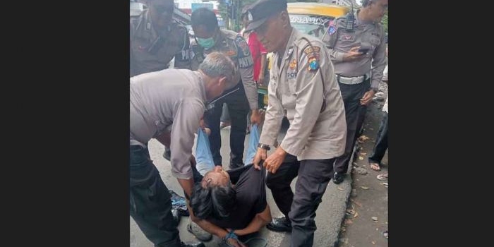 warga-dan-polisi-ringkus-copet-di-angkutan-umum