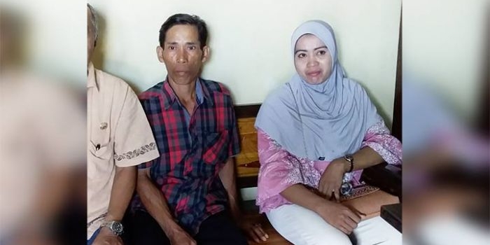 Orang tua tahanan narkoba yang diduga jadi korban penganiayaan saat melapor ke kantor Pores Sumenep. 