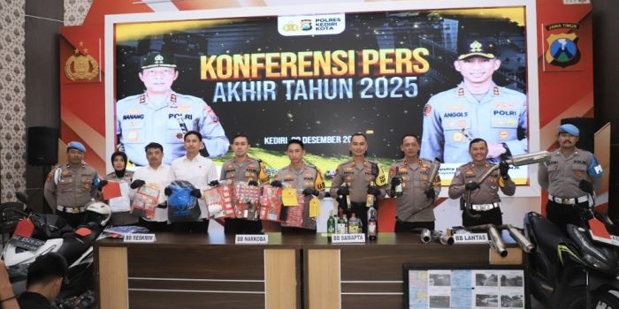 konferensi-pers-akhir-tahun-kriminalitas-dan-laka-lantas-di-kota-kediri-meningkat-di-2025