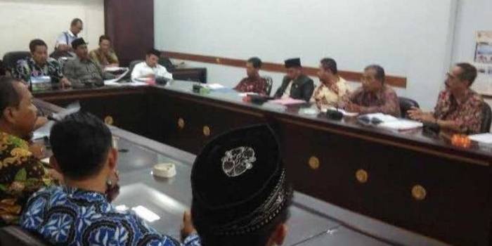 Hearing antara guru agama dan komisi D DPRD Jember. foto: detik