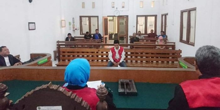 Terdakwa saat mengikuti sidang agenda vonis di Pengadilan Negeri Sidoarjo, Selasa (03/09/2019).