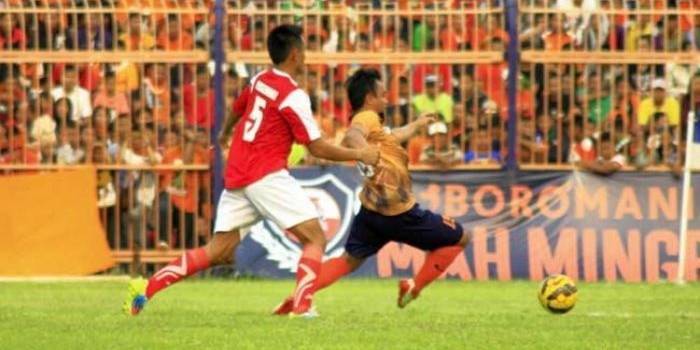 Persibo saat uji coba melawan Persewangi beberapa hari yang lalu. foto: eky nurhadi/ BANGSAONLINE