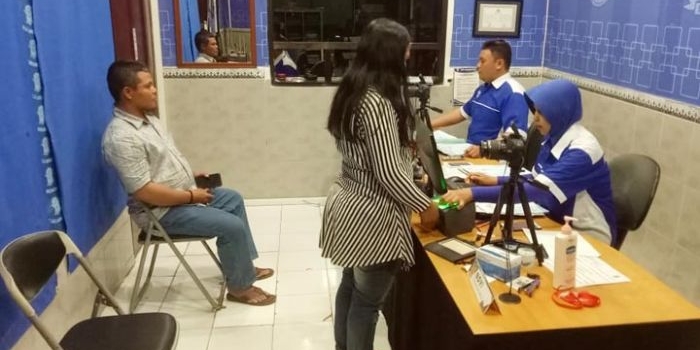 Suasana pembuatan SIM di kantor Satlantas Polres Pamekasan di jalan Raya Nyalaran.