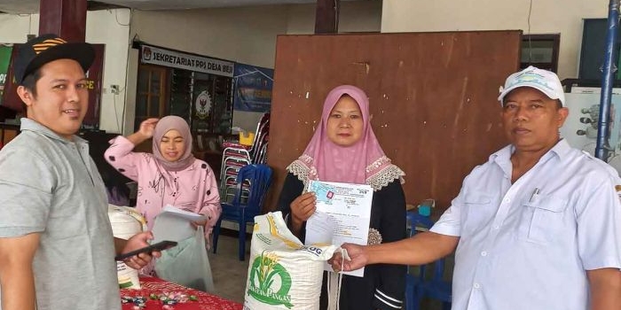 Penyaluran beras cadangan pangan di Kota Batu. 