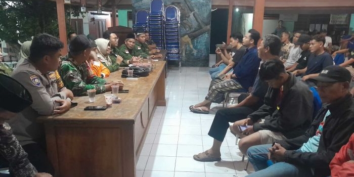 warga-kedungsugo-sidoarjo-tolak-pembangunan-kdmp-di-lapangan-sepak-bola