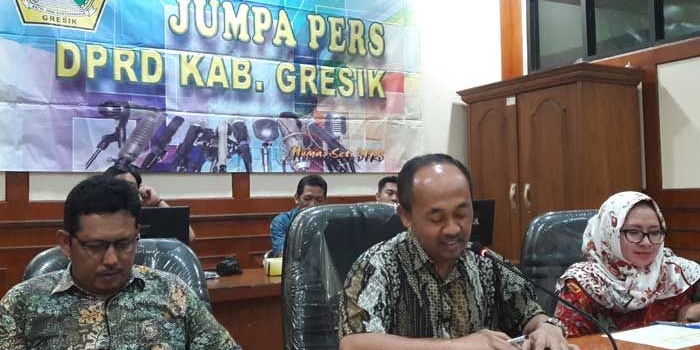 DARI KIRI: Pimpinan DPRD Nur Qolib, Moh. Syafi
