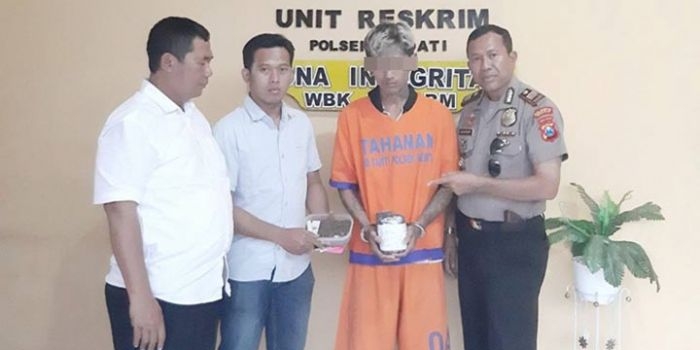 Tersangka diamankan di Mapolsek Sedati.