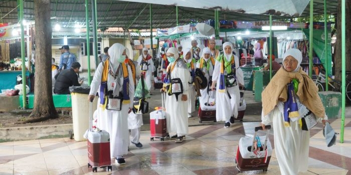 jemaah-haji-2025-embarkasi-surabaya-gelombang-2-terbang-ke-jeddah