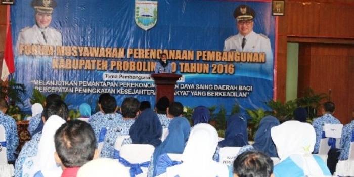 Bupati Probolinggo Hj P Tantriana Sari SE membuka acara Musrenbang RKPD. foto: Andi/BangsaOnline.com