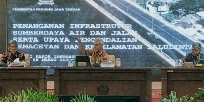 Ganjar Pranowo Terima 2.801 Aduan Jalan Rusak, Ganjar Dorong Penggunaan Dana Darurat. Foto: Ist