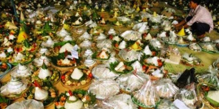 Tradisi Tumpeng Sewu di Desa Kemiren Banyuwangi.