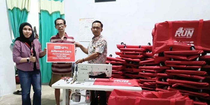 alfamart-beri-bantuan-ke-perajin-intako