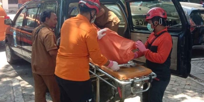 pria-ditemukan-tak-bernyawa-di-kamar-mandi-taman-bungkul-surabaya