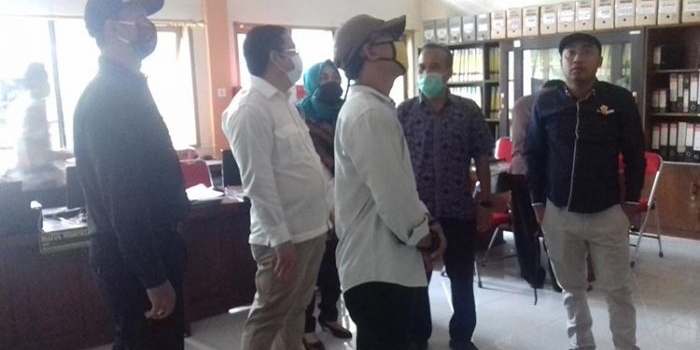 Tim Pansus Covid-19 Probolinggo saat melakukan inspeksi mendadak (Sidak) di lokasi karantina di SMKN 2 Kota Probolinggo, Kamis (28/5/2020).