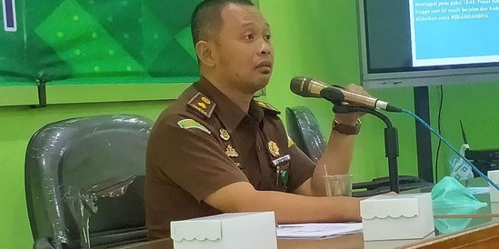 Basuki, Kasi Intel Kejaksaan Negeri Trenggalek. (foto: HERMAN/ BANGSAONLINE)