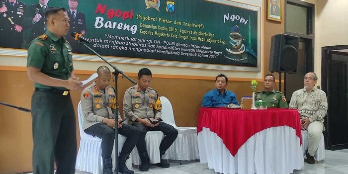 Sinergi tiga pimpinan TNI/Polri di Kota/Kabupaten Mojokerto menyatukan visi bersama wartawan jelang pilkada serentak 2024. Foto: YUDI EP/ BANGSAONLINE