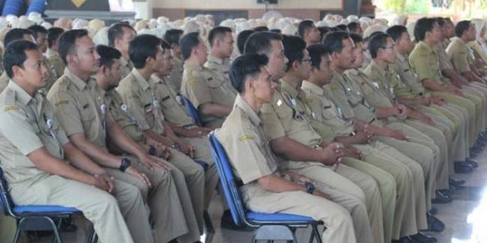 Suasana pengambilan sumpah janji PNS di Pendopo Krido Manunggal Tuban. foto: suwandi/ BANGSAONLINE