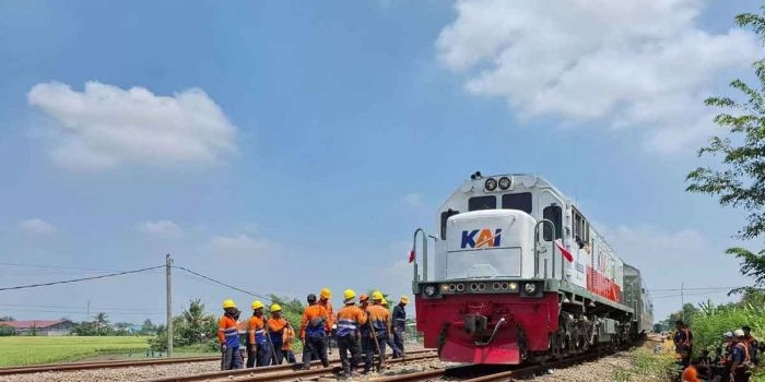 pasca-anjloknya-ka-argo-bromo-anggrek-dirut-kai-pastikan-jalur-aman-dan-ketepatan-waktu-dijaga