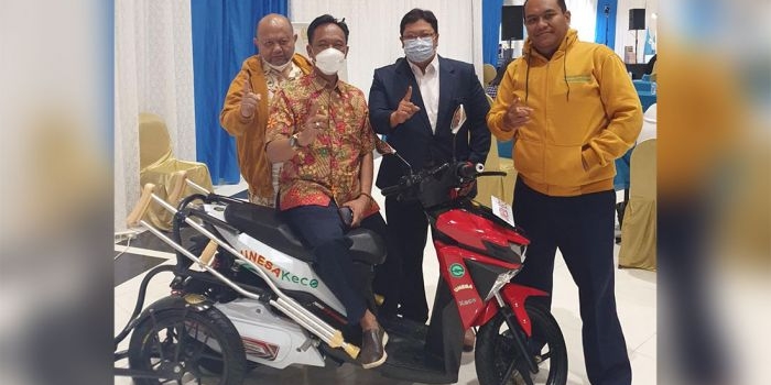 Unesa meluncurkan sepeda motor elektrik bagi disabilitas yang diberi nama Kece. foto: ist.