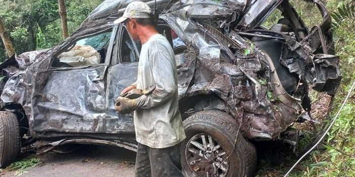 Kondisi mobil Toyota Fortuner setelah alami rem blong dan terjun ke jurang di kawasan Bromo, Selasa (14/5/2024).