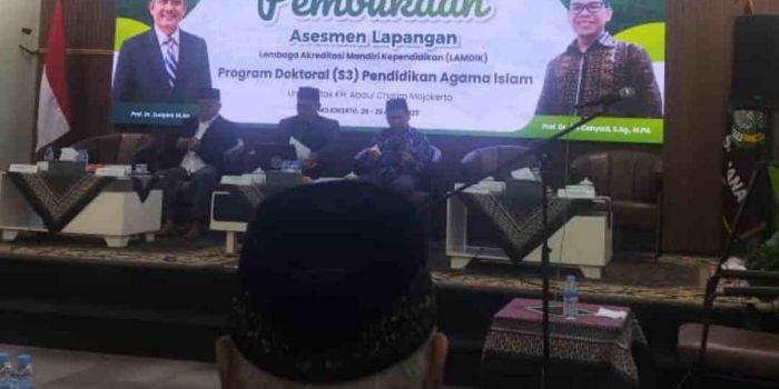 inilah suasana acara pembukaan Asesmen Lapangan Lembaga Akreditasi Mandiri Kependidikan (LAMDIK) Program Doktoral (S3) Pendidikan Agama Islam Universitas KH Abdul Chalim (UAC) Pacet Mojokerto, Senin (27/4/2025). Foto: bangsaonline.