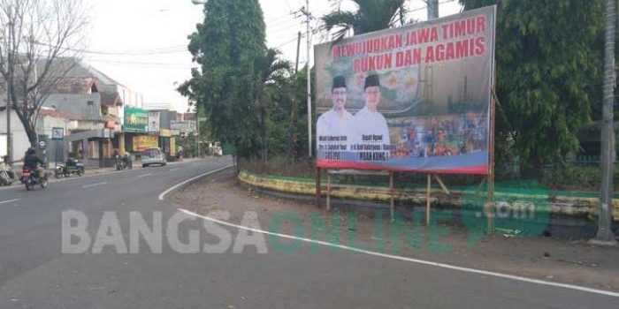 Salah satu baliho Gus Ipul-Kanang yang terpasang di Jombang. foto: ROMZA/ BANGSAONLINE