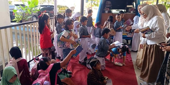 kado-hjks-ke-733-pemkot-surabaya-tambah-empat-mobil-perpustakaan-listrik
